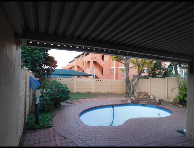2 BEDROOM SECTIONAL TITLE TO LET IN MONTCLAIR